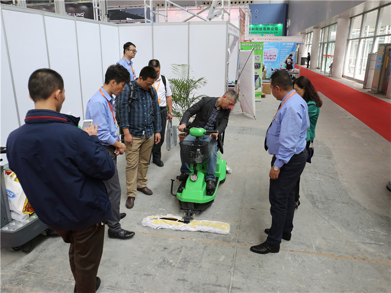 電動(dòng)掃地車