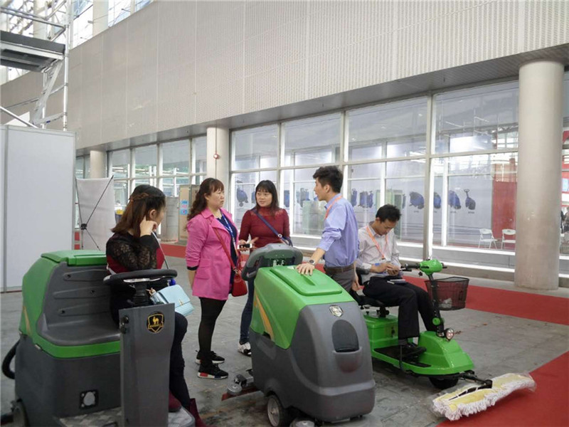 電動(dòng)掃地車