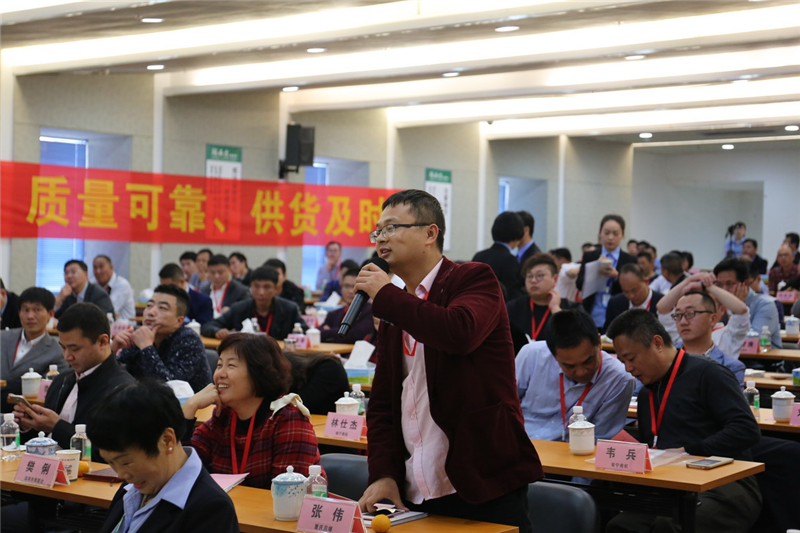 經(jīng)驗(yàn)交流分享，氣氛活躍