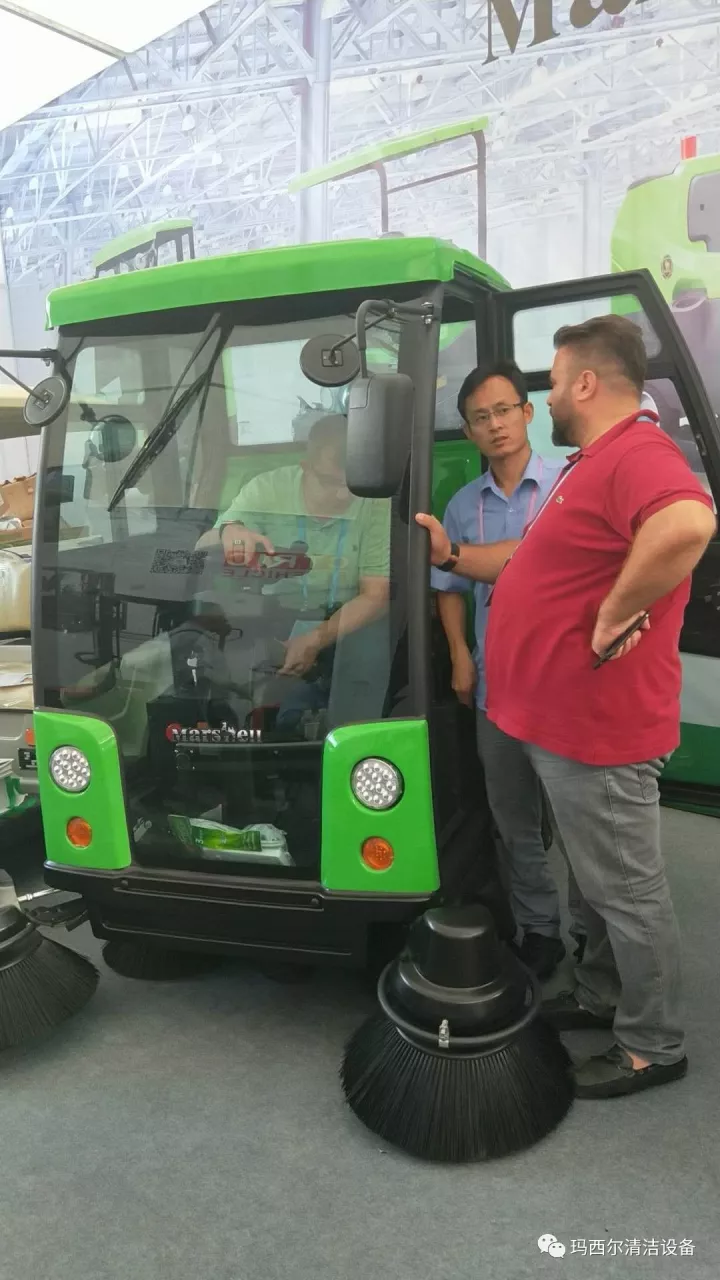 電動(dòng)掃地車(chē)